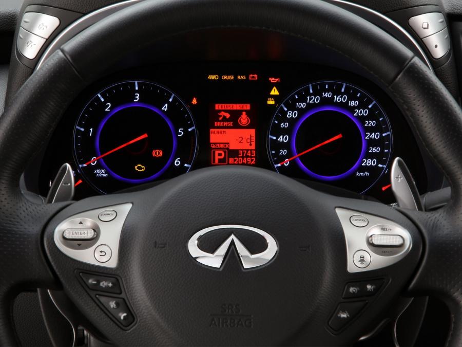  Infiniti FX30d S 2010 года  (фото 26 из 28)